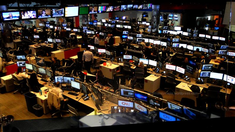 inside-cnn-center-macoymejia